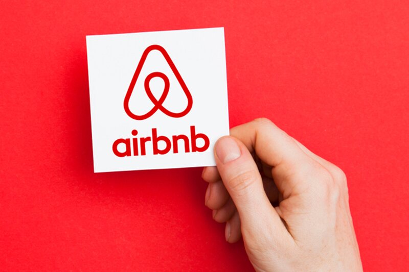 Mobile bookings rise as Airbnb achieves record first quarter